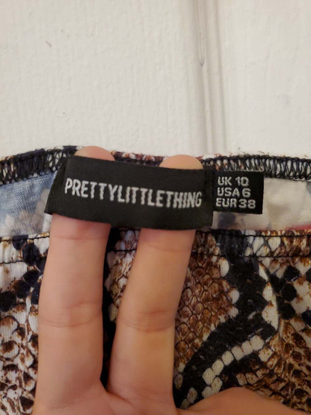 PRETTYLITTLETHING Long Sleeve Off-the-Shoulder Snakeskin Print Bodysuit - Picture 2 of 4